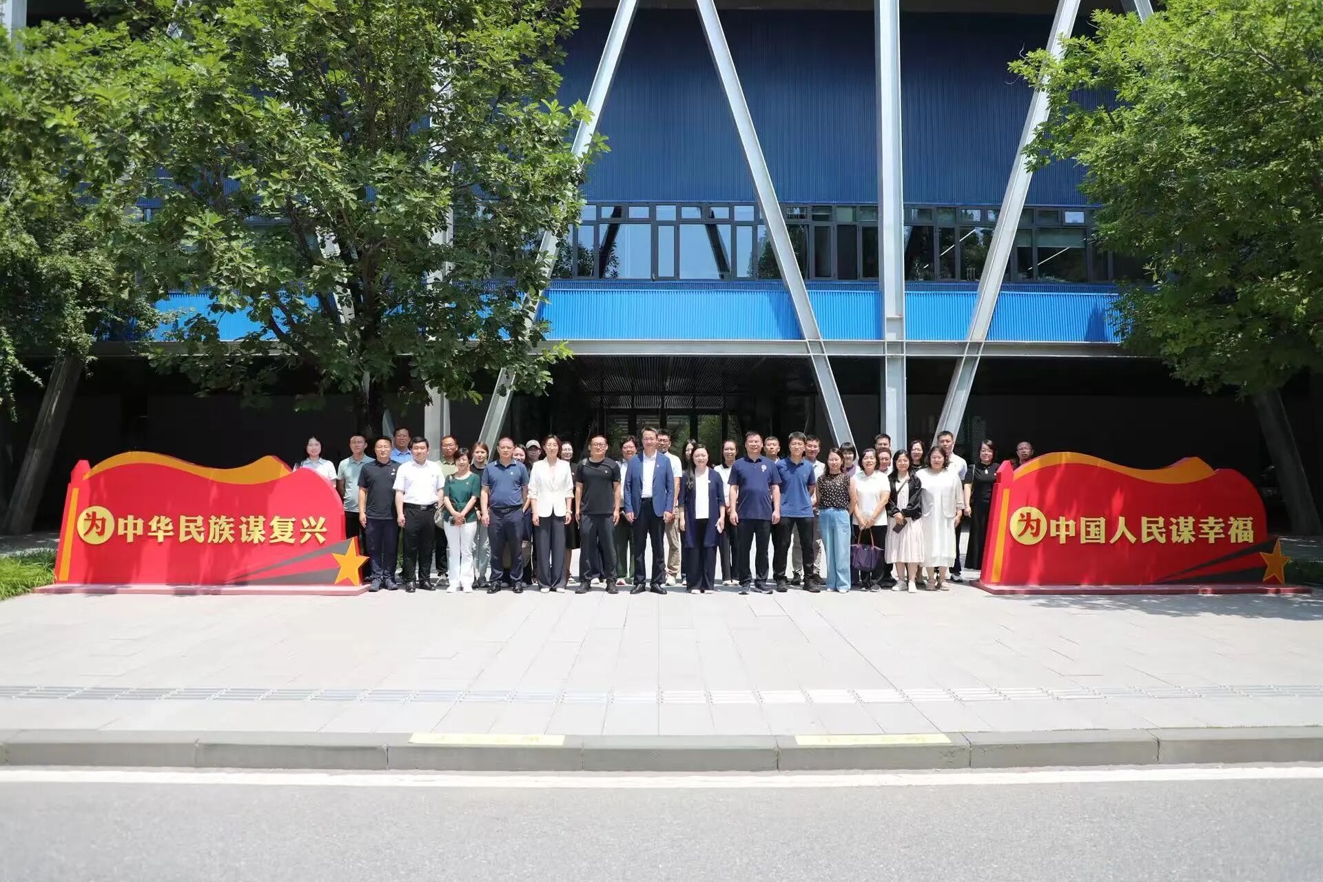 本次大赛旨在提升新入职教...