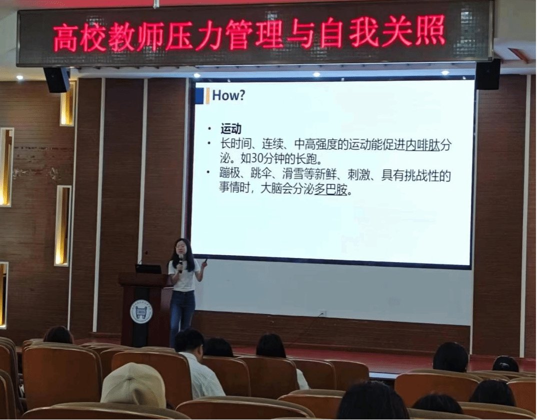 教务处于8月...